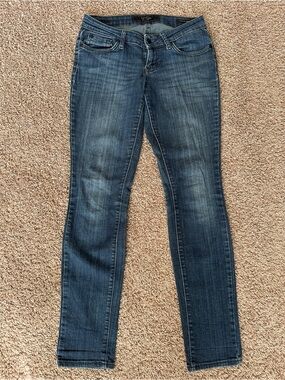 Jessica Simpson Women’s Skinny Stretch Blue Medium Wash Denim Jeans, 5-Pocket